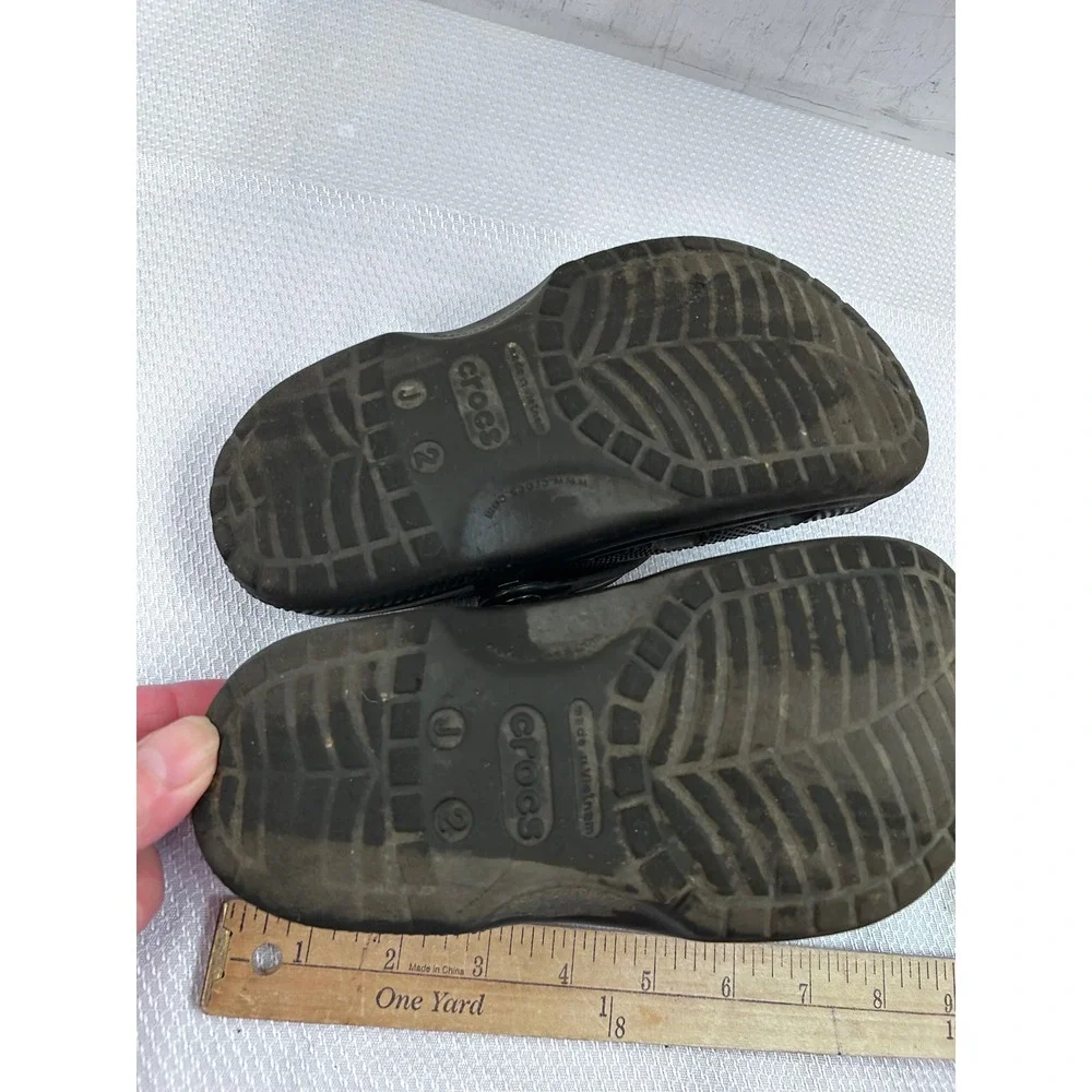 Crocs Classic Clog Size J2 Black Slip On Water Friendly Kids Shoes